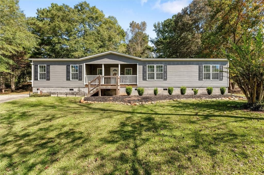 3 bedroom, 2 bathroom, 2,048 sq ft single family residence for sale at 215 Navajo Trail, Bowdon, GA 30108