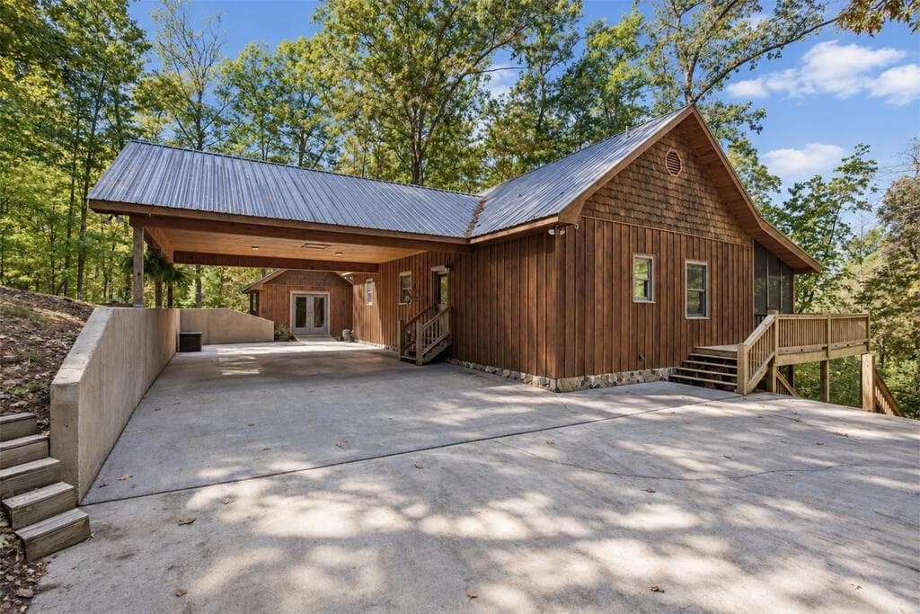 4 bedroom, 3 bathroom, 2,288 sq ft single family residence for sale at 82 Queens Lane, Blue Ridge, GA 30513