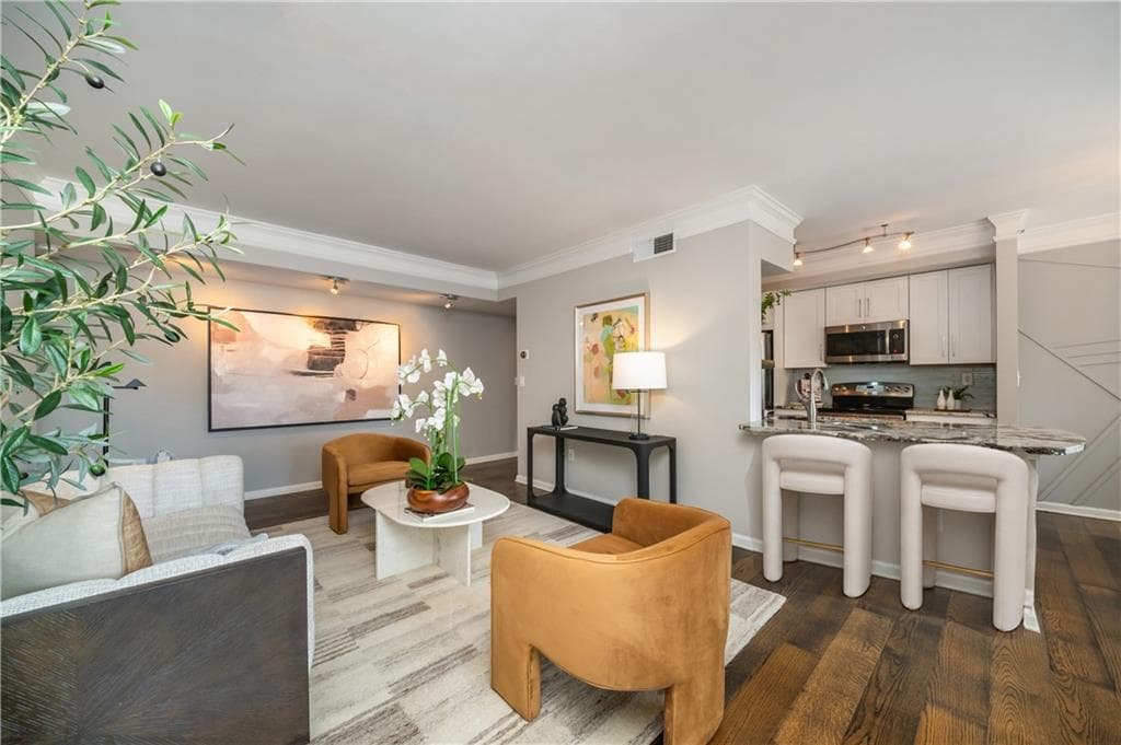 2 bedroom, 2 bathroom, 1,350 sq ft condominium for sale at 275 13th Street 312, Atlanta, GA 30309