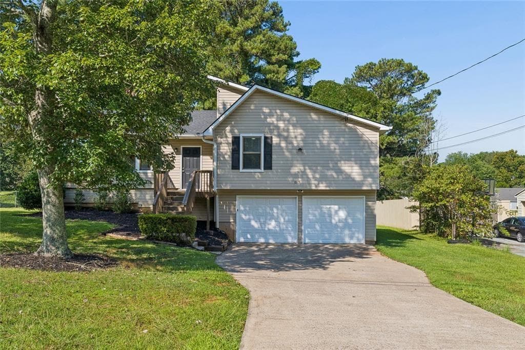 4 bedroom, 2 bathroom, 1,754 sq ft single family residence for sale at 1015 Malibu Drive, Marietta, GA 30066