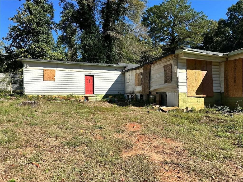 4 bedroom, 2 bathroom, 1,976 sq ft single family residence for sale at 65 Little John Trail, Hampton, GA 30228