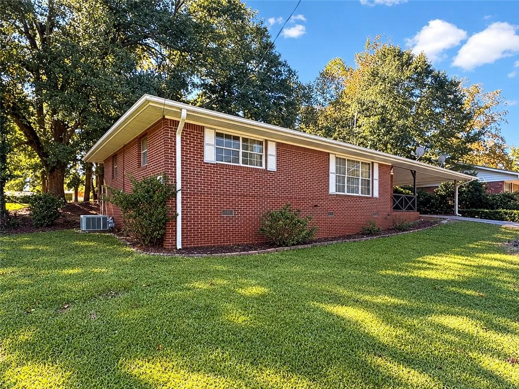 3 bedroom, 1 bathroom, 1,125 sq ft single family residence for sale at 1111 Luther Drive, Mableton, GA 30126
