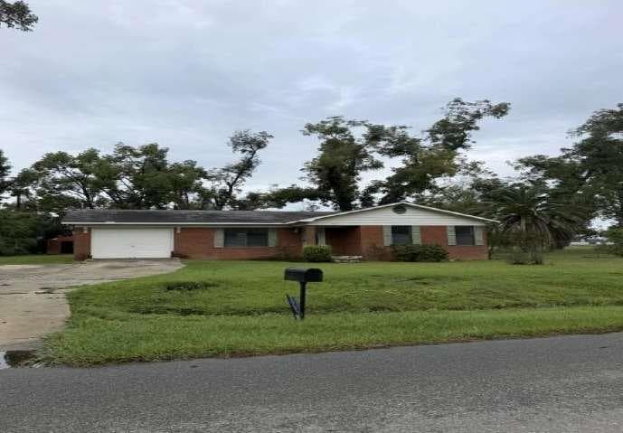 3 bedroom, 2 bathroom, 1,101 sq ft single family residence for sale at 1707 Spooner Road, Douglas, GA 31533