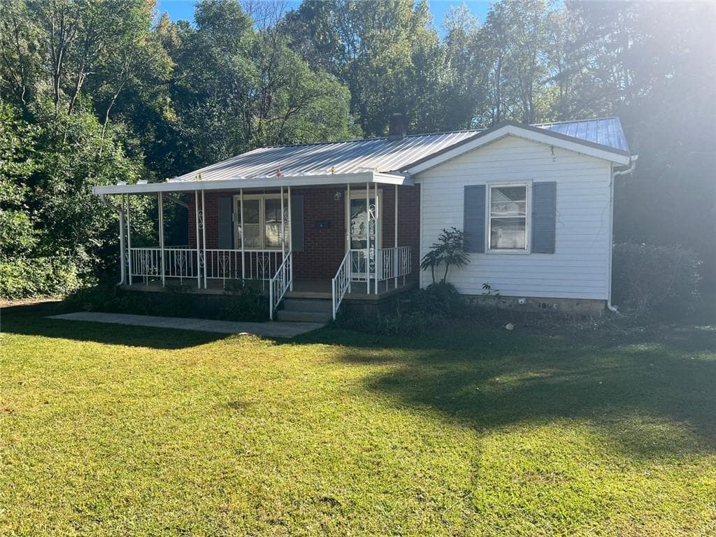 2 bedroom, 2 bathroom, 1,516 sq ft single family residence for sale at 1026 Magbee Drive, Smyrna, GA 30080