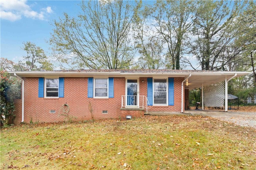 3 bedroom, 1 bathroom, 1,014 sq ft single family residence for sale at 913 Longleaf Drive, Forest Park, GA 30297