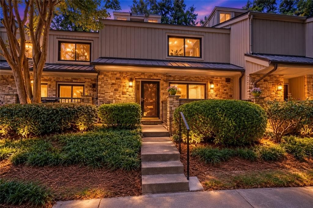 3 bedroom, 3 bathroom, 1,584 sq ft townhouse for sale at 1252 Druid Knoll Dr, Brookhaven, GA 30319