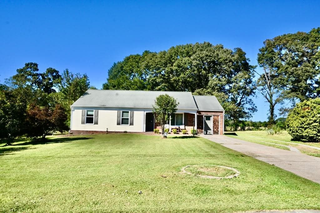 3 bedroom, 2 bathroom, 1,448 sq ft single family residence under contract at 3081 Albion Farm Road, Duluth, GA 30097