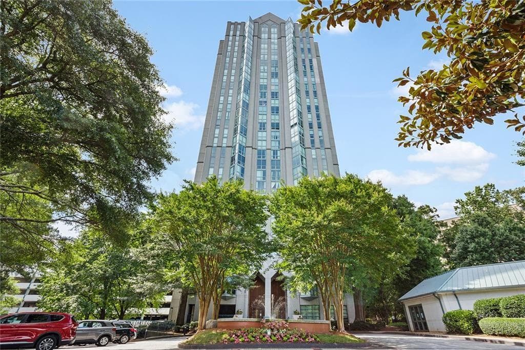 1 bedroom, 1 bathroom, 543 sq ft condominium for sale at 2870 Pharr Court South 1003, Atlanta, GA 30305