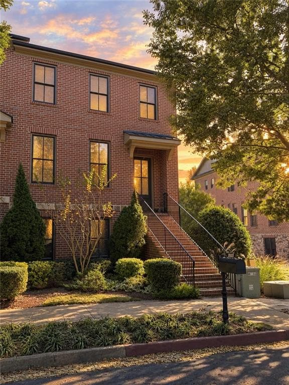 4 bedroom, 4 bathroom, 2,388 sq ft townhouse for sale at 2024 Heathermere Way, Roswell, GA 30075