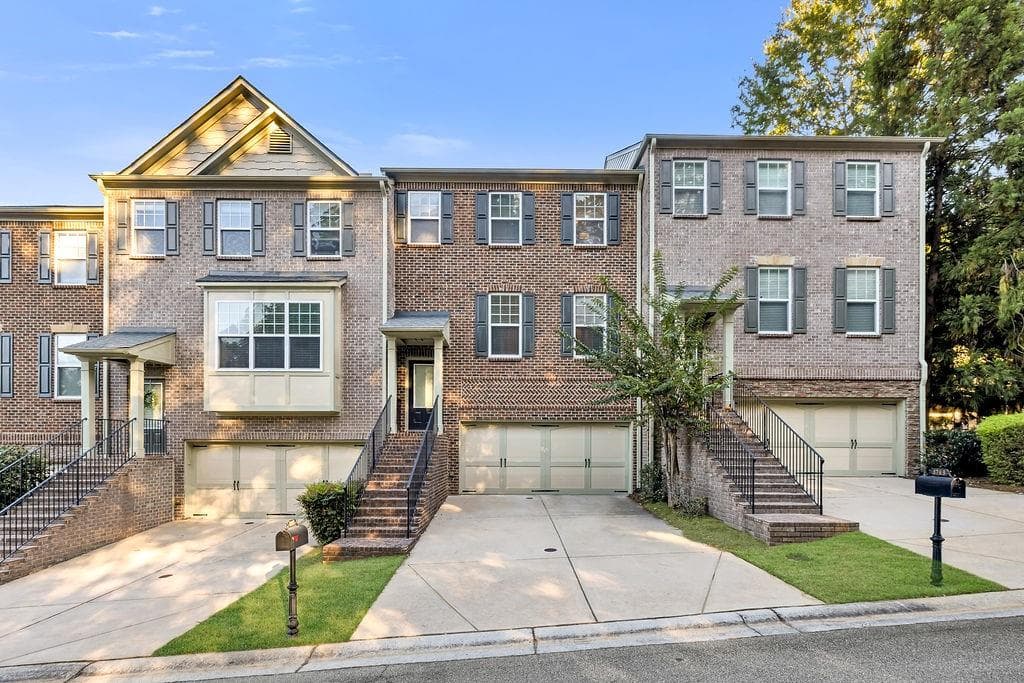 4 bedroom, 4 bathroom, 2,406 sq ft townhouse for sale at 3745 INGLEWOOD Way, Brookhaven, GA 30319