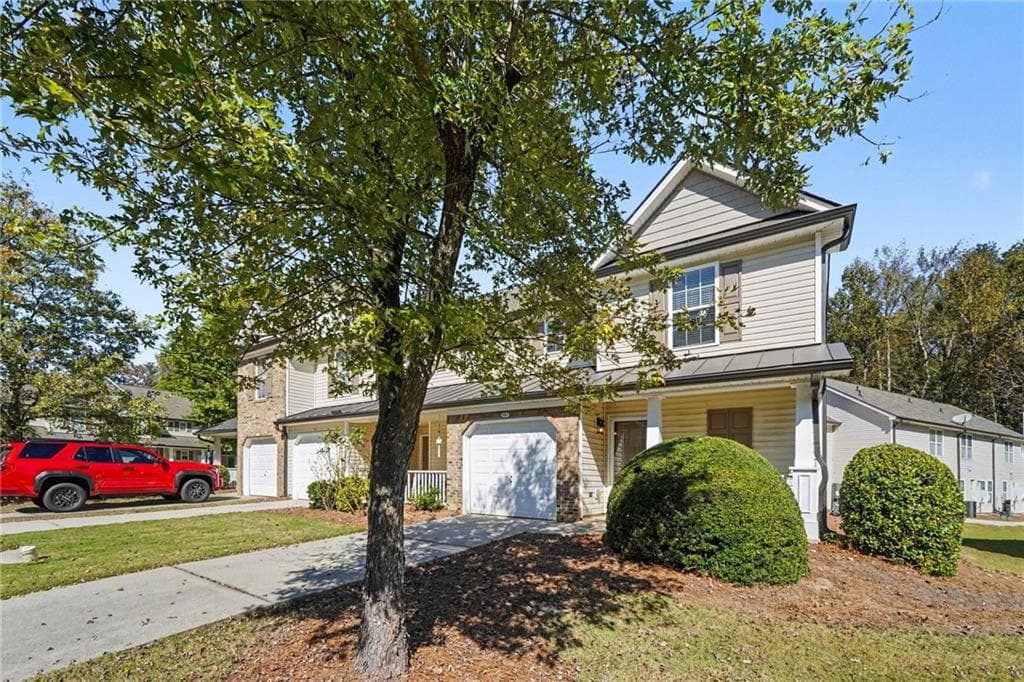 2 bedroom, 2 bathroom, 1,160 sq ft townhouse for sale at 252 Darbys Crossing Court, Hiram, GA 30141