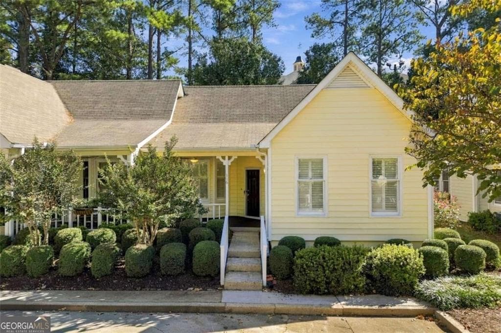 2 bedroom, 2 bathroom, 1,405 sq ft townhouse for sale at 116 Victoria Way, Roswell, GA 30075