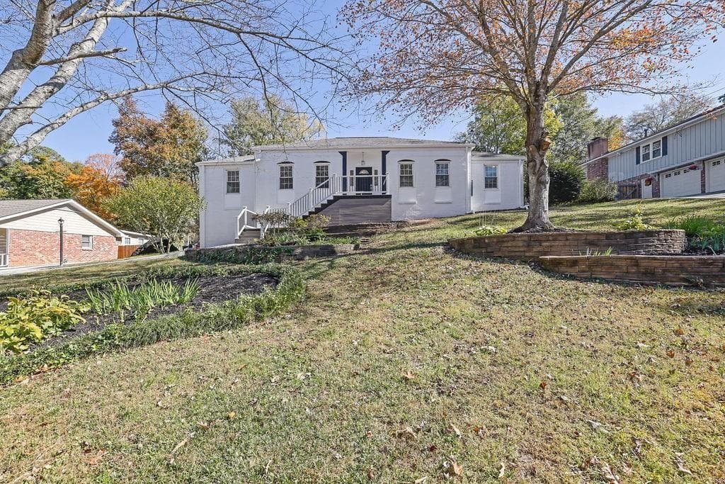3 bedroom, 3 bathroom, 2,014 sq ft single family residence for sale at 663 Foxcroft Circle, Marietta, GA 30067