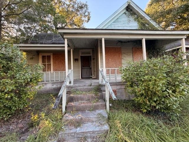 3 bedroom, 1 bathroom, 1,148 sq ft single family residence for sale at 266 Forest Avenue, Macon, GA 31201