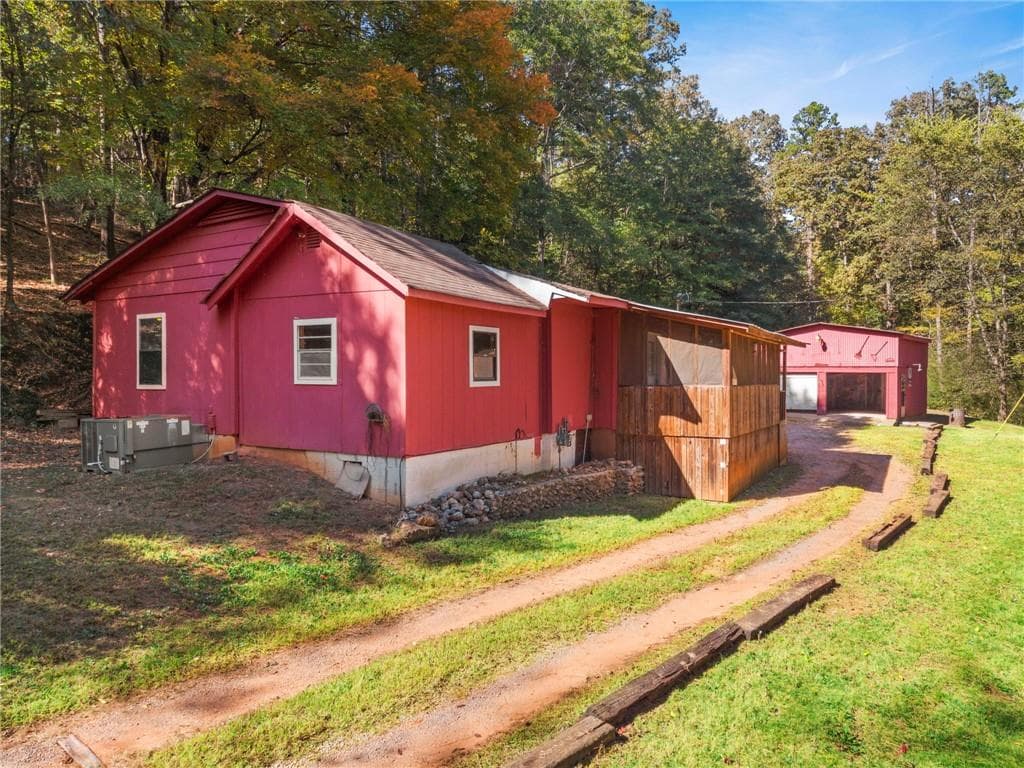 1 bedroom, 2 bathroom, 1,215 sq ft single family residence for sale at 905 Booze Mountain Road, Lindale, GA 30147
