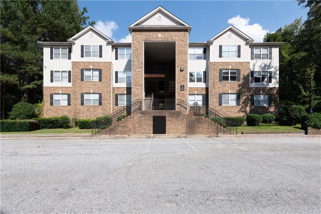 2 bedroom, 2 bathroom, 1,202 sq ft condominium for sale at 3205 Fairington Drive, Lithonia, GA 30038