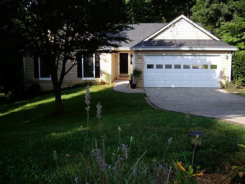 3 bedroom, 1,580 sq ft single family residence sold at 804 Riverstone Lane, Woodstock, GA 30188