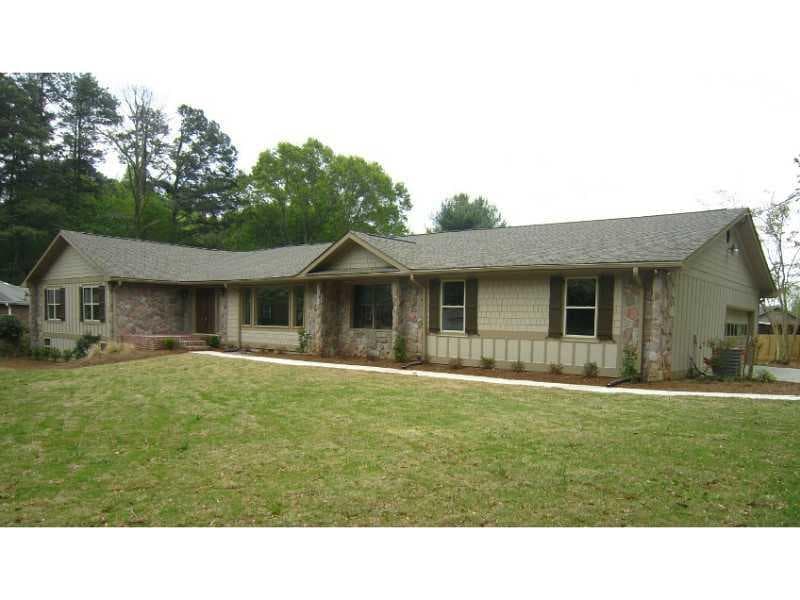 425 Robin Court, Roswell, GA 30076 — most recent listing photo