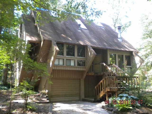 3 bedroom, 2,228 sq ft single family residence sold at 2965 Pond View Court, Marietta, GA 30062