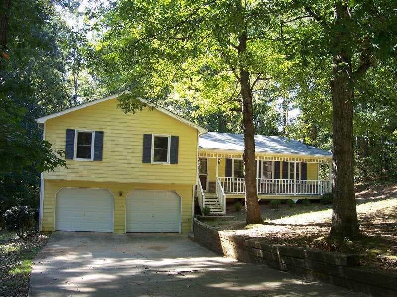 3 bedroom, 1,998 sq ft single family residence sold at 2549 KINGS PISTOL Court, Grayson, GA 30017