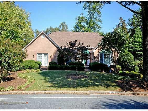 4 bedroom, 2,798 sq ft single family residence sold at 425 N Farm Drive, Alpharetta, GA 30004