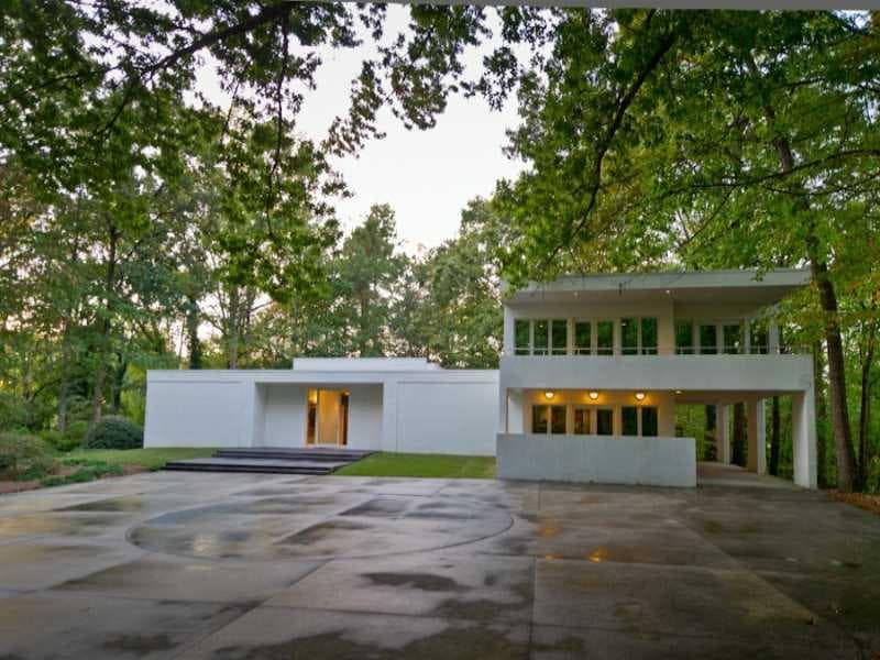 4 bedroom, 4,593 sq ft single family residence sold at 3670 Ridgewood Road, Atlanta, GA 30327
