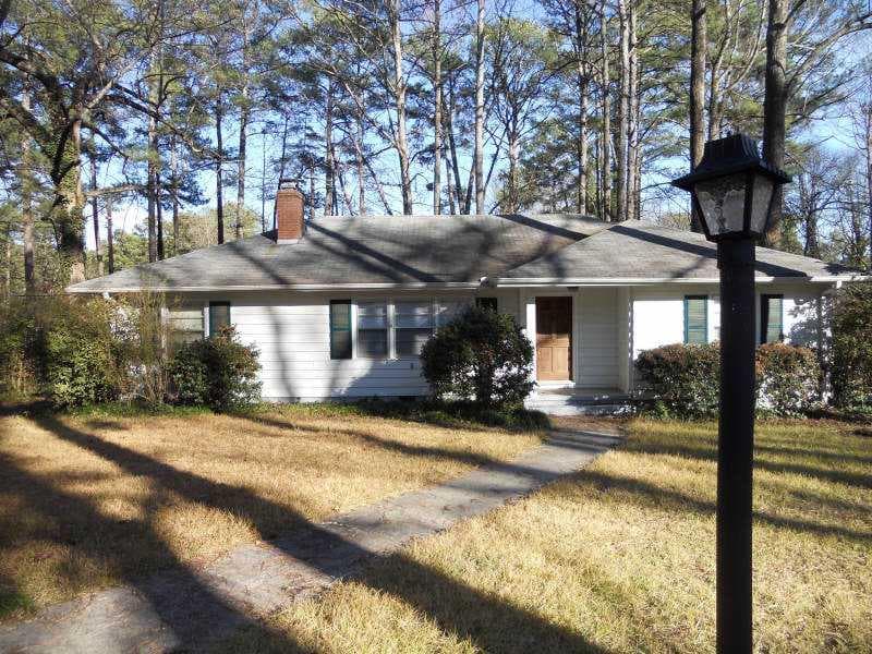 3 bedroom, 1,776 sq ft single family residence sold at 2386 Dodson Drive, East Point, GA 30344