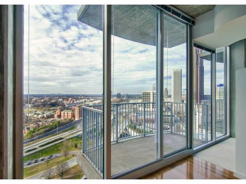 1 bedroom, 729 sq ft condominium sold at 400 W Peachtree Street 2202, Atlanta, GA 30308