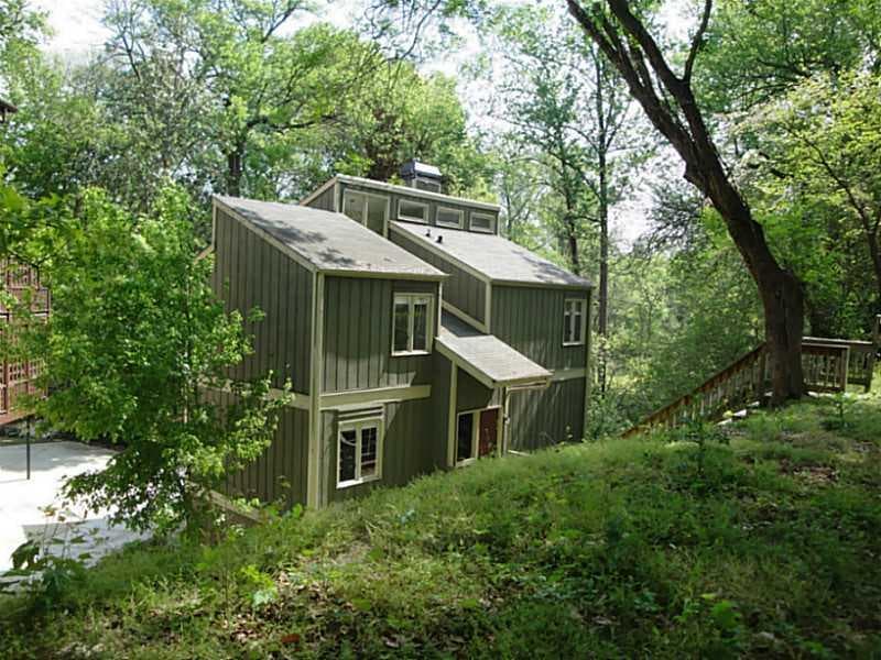 3 bedroom, 1,696 sq ft single family residence sold at 251 Huntington Road, Atlanta, GA 30309