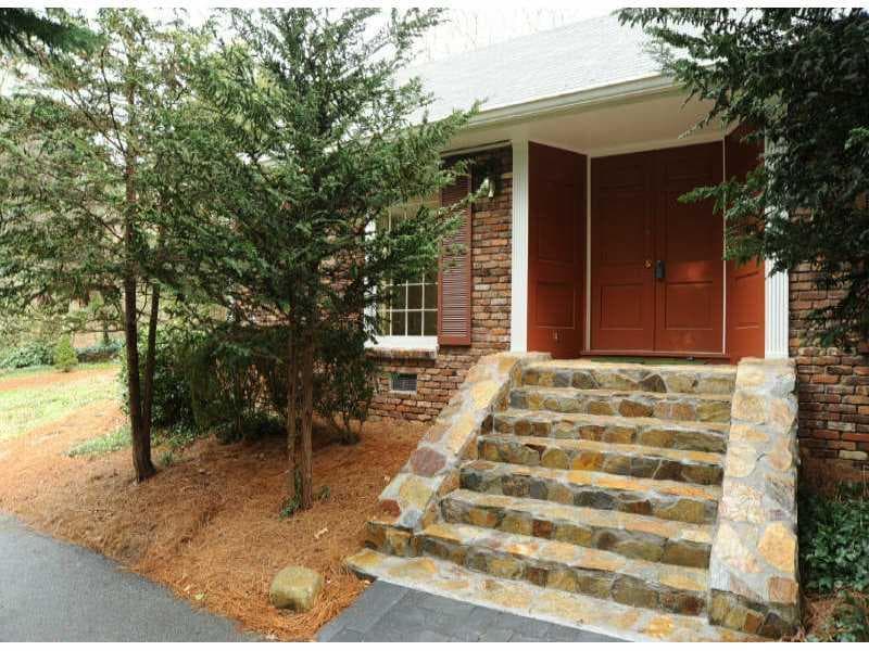 3 bedroom, 2,616 sq ft single family residence sold at 4099 Conway Valley Road, Atlanta, GA 30327