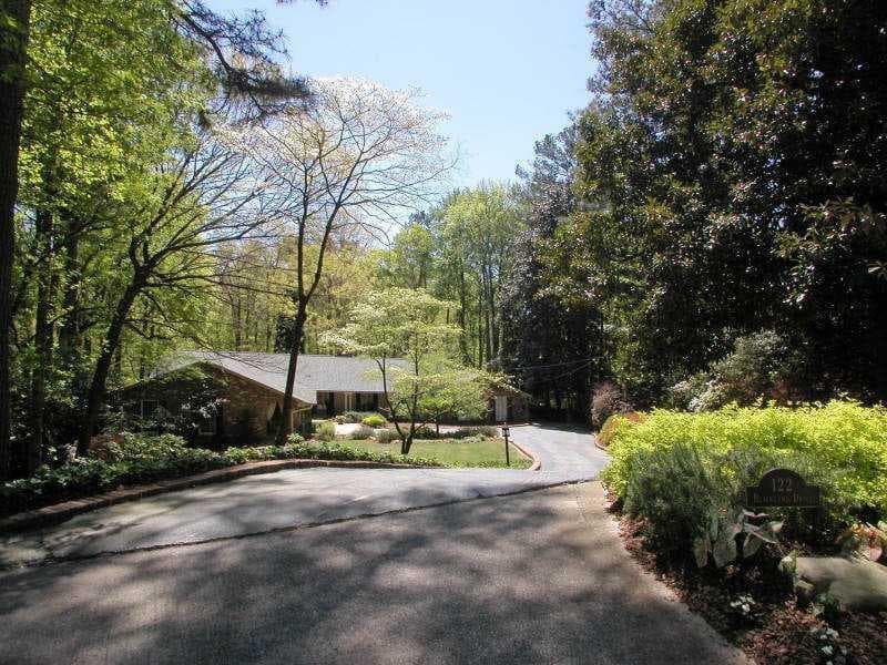 5 bedroom, 3,878 sq ft single family residence sold at 122 Blackland Drive, Atlanta, GA 30342