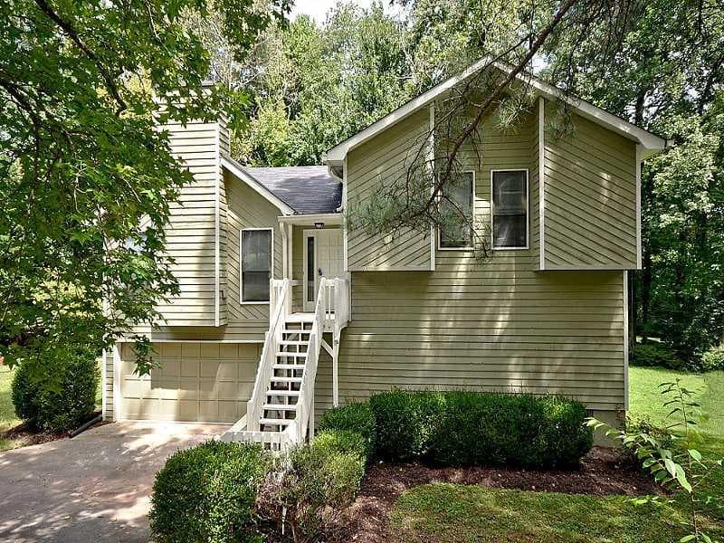 4 bedroom, 1,942 sq ft single family residence sold at 3281 Creek Hollow Drive, Marietta, GA 30062