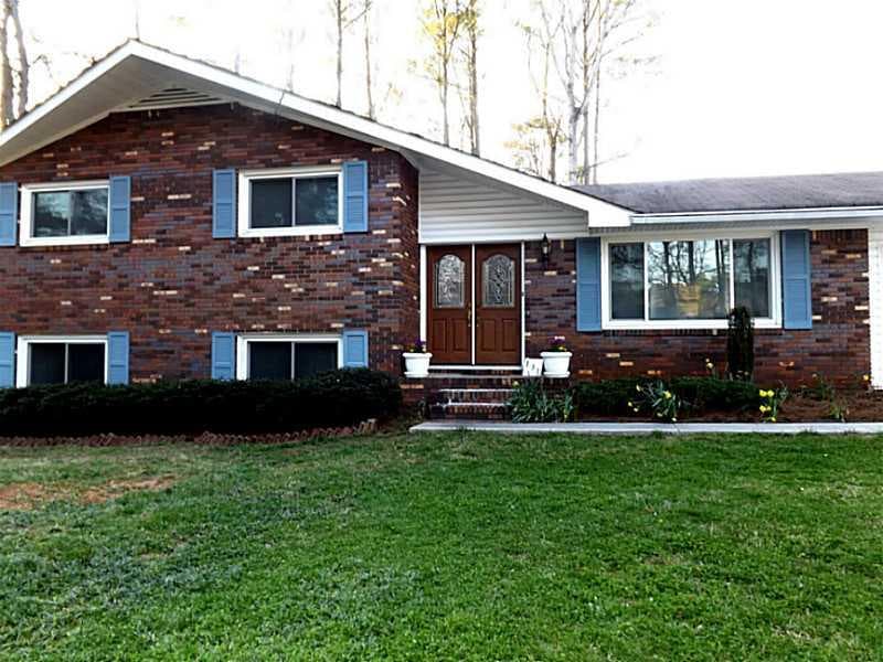 4 bedroom, 2,000 sq ft single family residence sold at 131 Lisa Lane, Smyrna, GA 30082