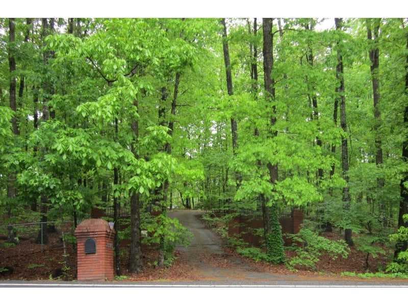 single family residence sold at 1725 Cox Road, Roswell, GA 30075