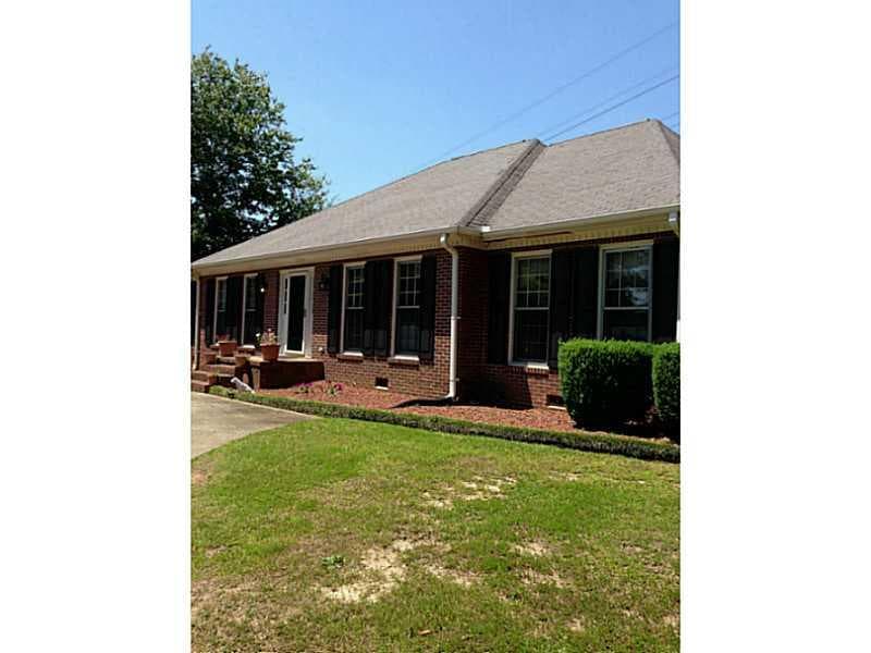 3 bedroom, 2,196 sq ft single family residence sold at 2590 Benton Drive, Jonesboro, GA 30236