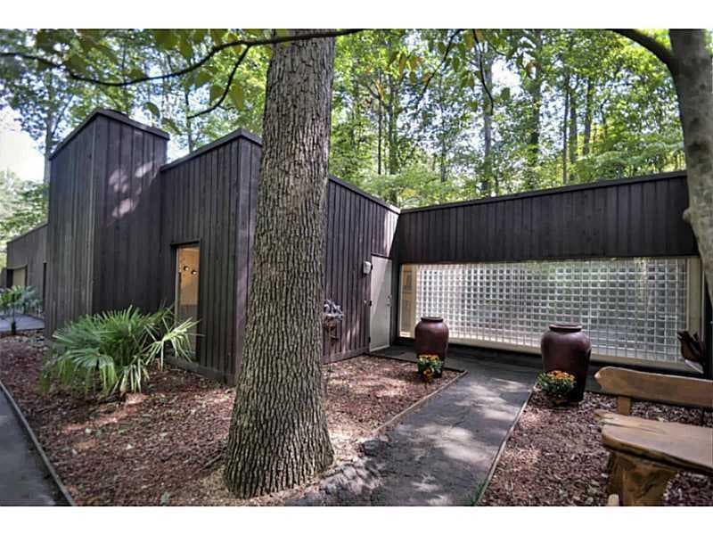 3 bedroom, 2,397 sq ft single family residence sold at 3895 Beechwood Drive, Atlanta, GA 30327