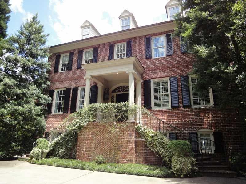 6 bedroom, 6,850 sq ft single family residence sold at 2627 Howell Mill Road, Atlanta, GA 30327
