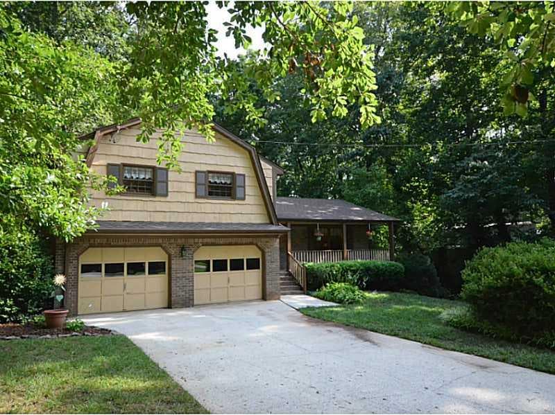4 bedroom, 2,075 sq ft single family residence sold at 3389 Breton Circle, Atlanta, GA 30319