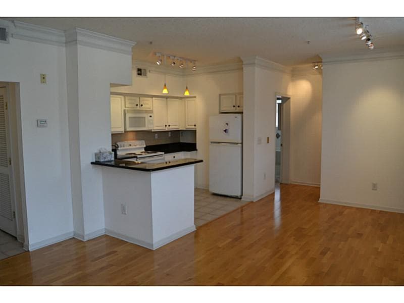 1 bedroom, 905 sq ft condominium sold at 800 Peachtree Street 304, Atlanta, GA 30308