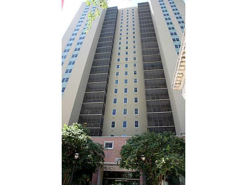 1 bedroom, 557 sq ft condominium sold at 300 Peachtree Street 17F, Atlanta, GA 30308