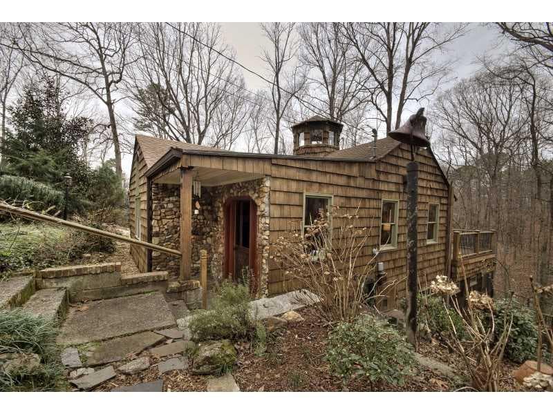 2 bedroom single family residence sold at 130 W Lake Drive, Roswell, GA 30075