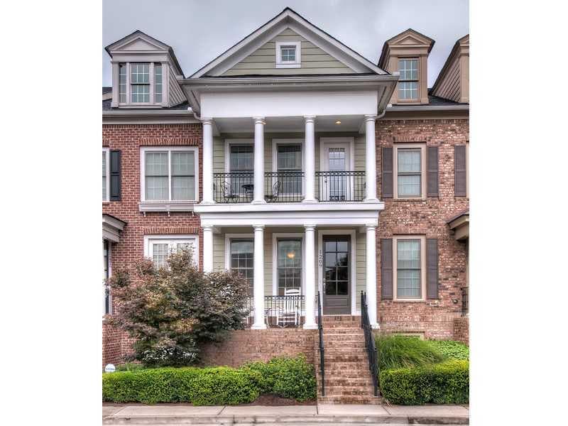 2 bedroom, 1,936 sq ft townhouse sold at 1209 Discover Green Lane 20, Mableton, GA 30126