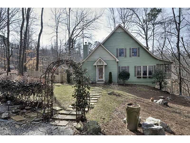 3 bedroom single family residence sold at 111 E Lake Drive, Roswell, GA 30075