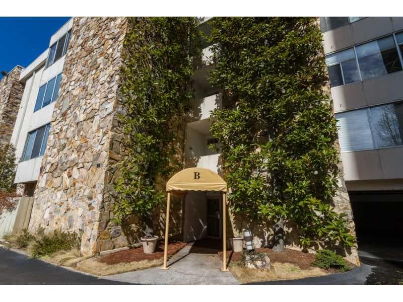 3 bedroom condominium sold at 2632 Peachtree Road B403, Atlanta, GA 30305
