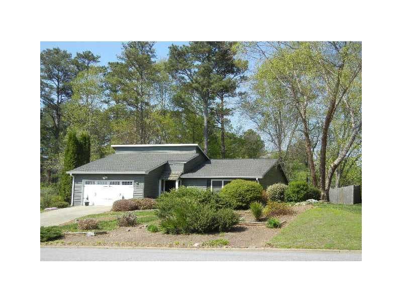 700 Lake Forest Court, Roswell, GA 30076 — most recent listing photo