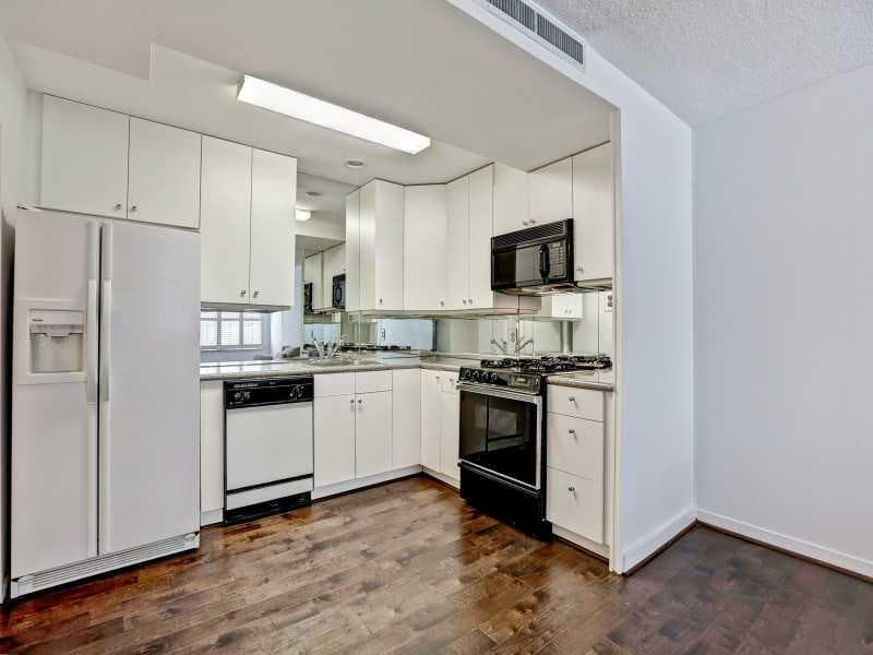 1 bedroom, 658 sq ft condominium sold at 2965 Pharr Court South 111, Atlanta, GA 30305