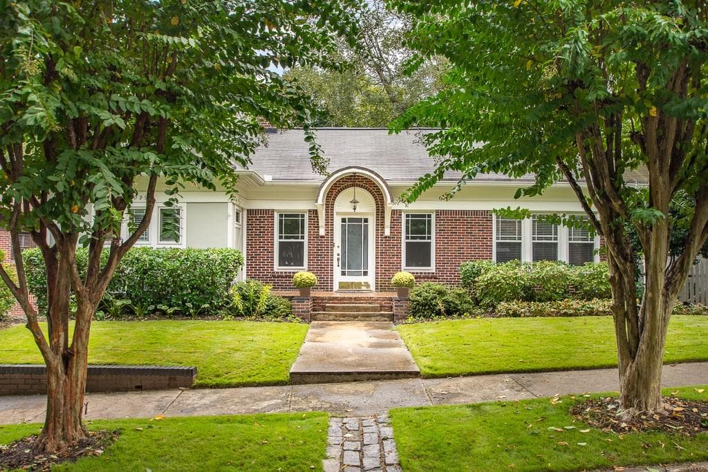 3 bedroom, 2 bathroom, 1,600 sq ft single family residence sold at 1099 Stillwood Drive, Atlanta, GA 30306