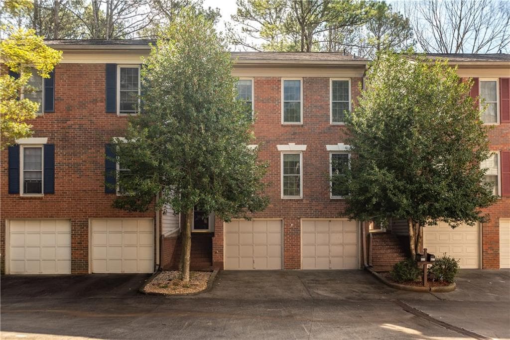 3 bedroom, 3 bathroom, 2,240 sq ft condominium sold at 404 Brandywine Circle, Atlanta, GA 30350