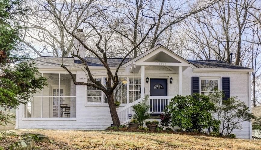 2 bedroom, 1 bathroom, 1,240 sq ft single family residence sold at 1121 Moreland Place, Atlanta, GA 30316