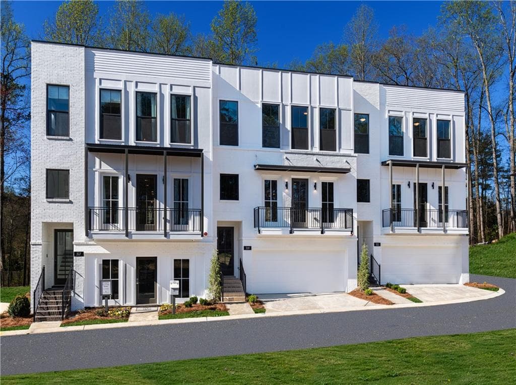 4 bedroom, 4 bathroom, 2,533 sq ft townhouse sold at 321 Liberty Way 13, Woodstock, GA 30188